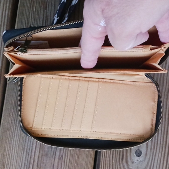 Travelon deluxe animal print wristlet - Picture 5 of 10